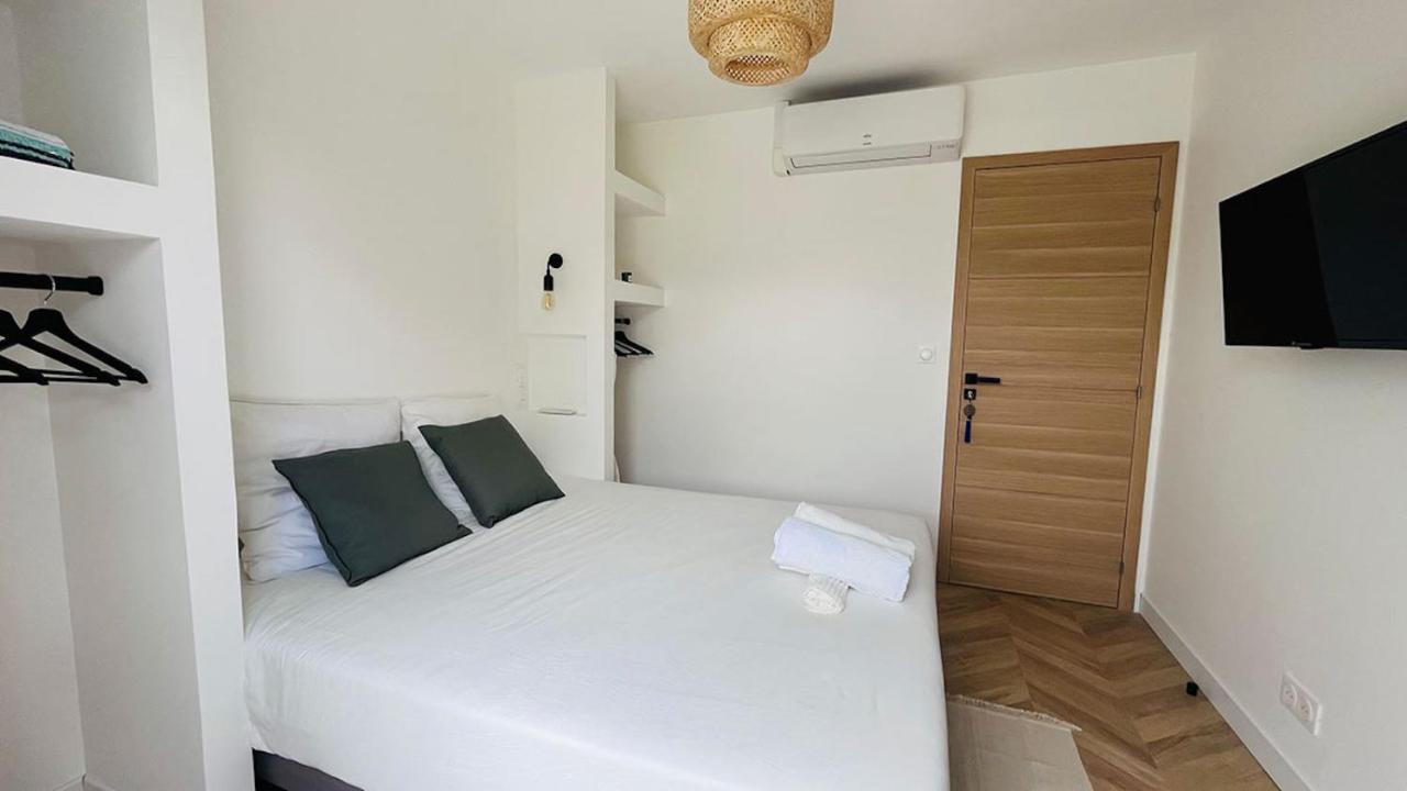 Villa Holistika : Bed And Breakfast / Pool / Air Conditioning/ Mont Faron Tolone Esterno foto