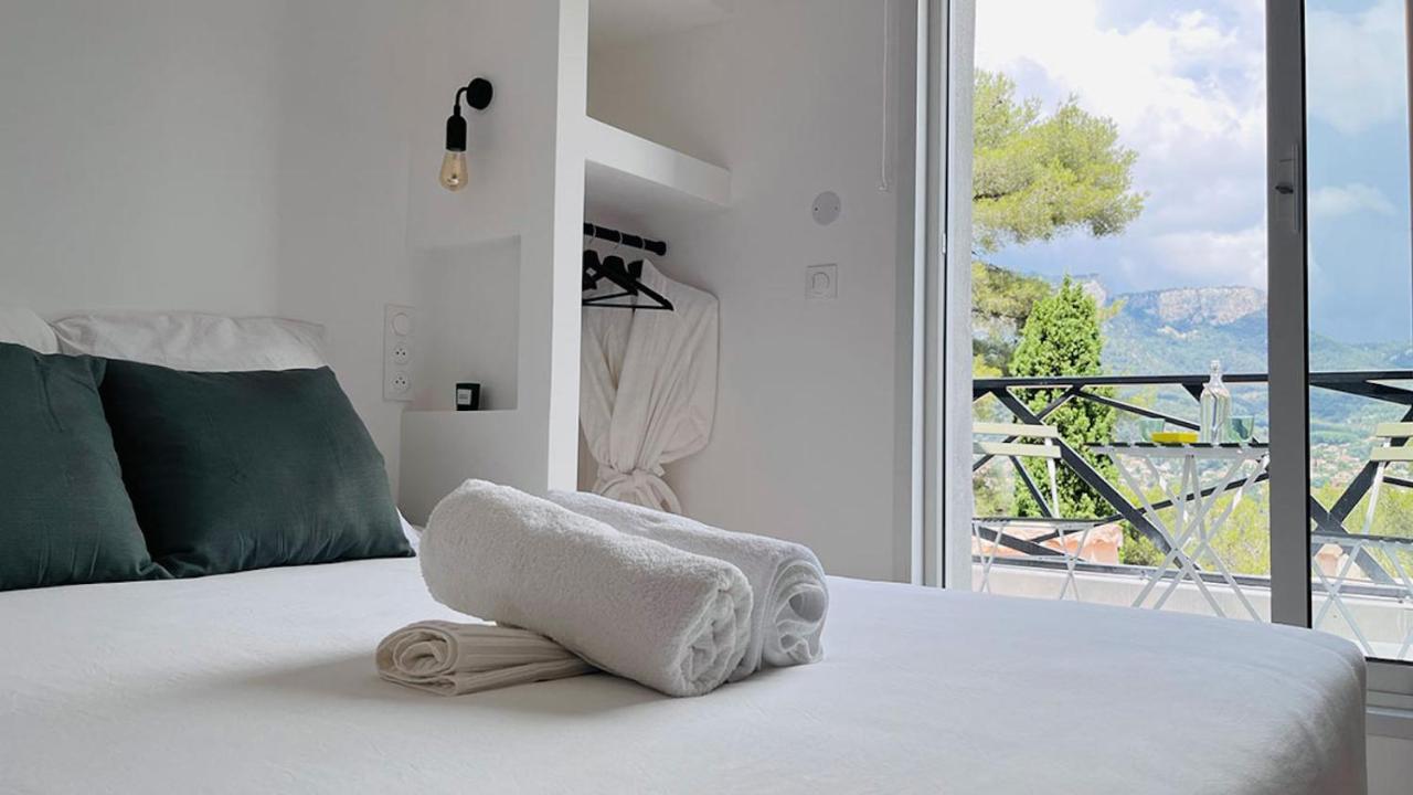 Villa Holistika : Bed And Breakfast / Pool / Air Conditioning/ Mont Faron Tolone Esterno foto